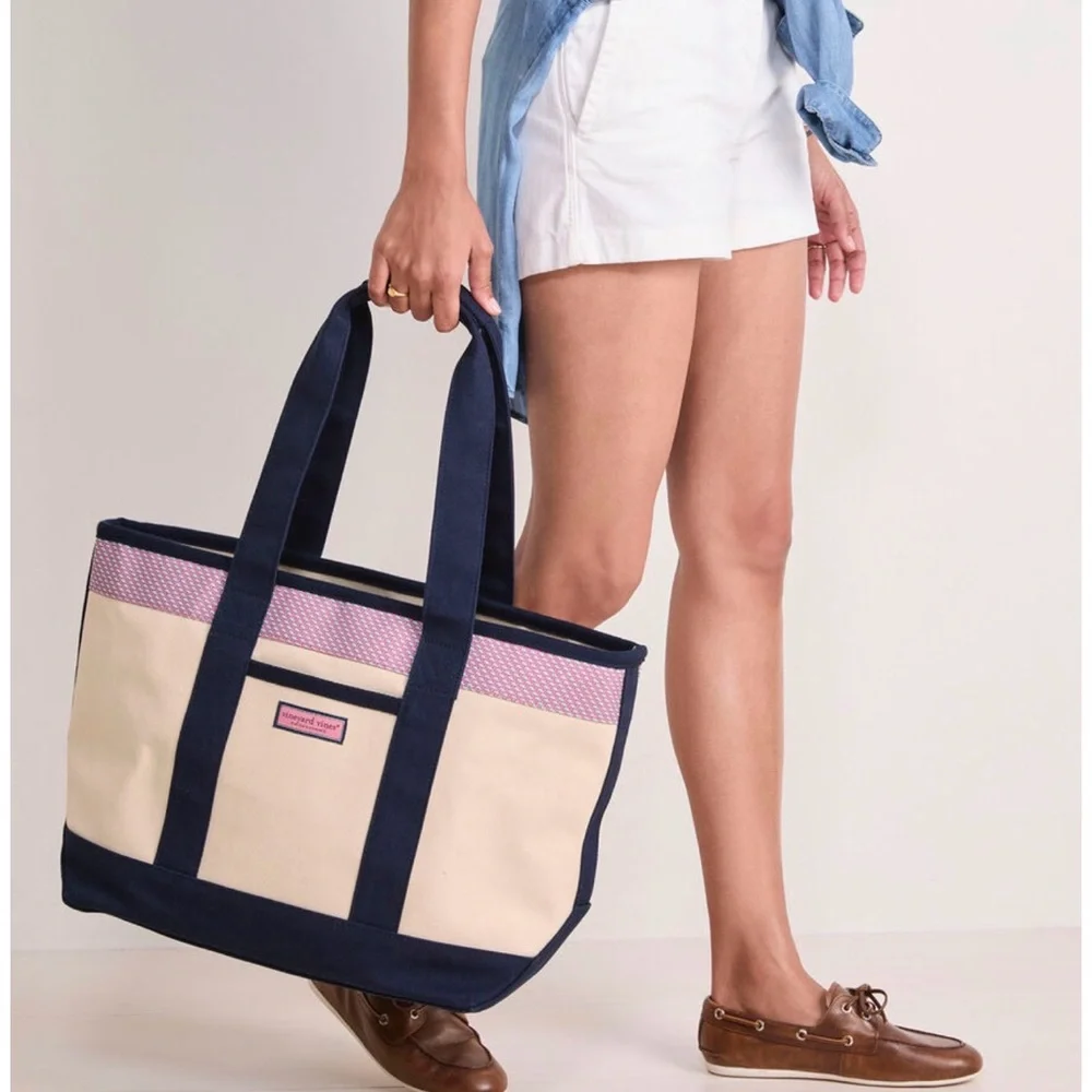 NWT Vineyard Vines Heritage Tie Silk Medium Tote - Picture 3 of 6